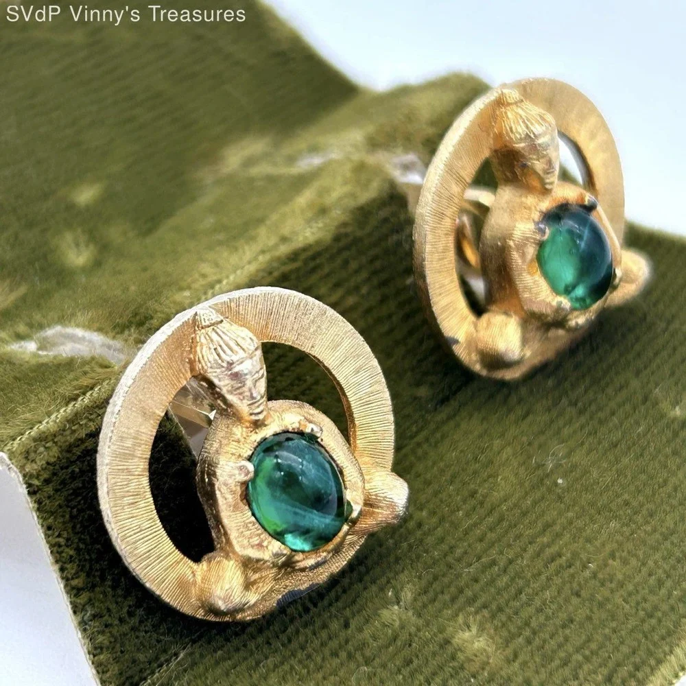 Vintage 1960s Buddha Cufflinks Gold Tone Green Cabochon Meditative Style 1